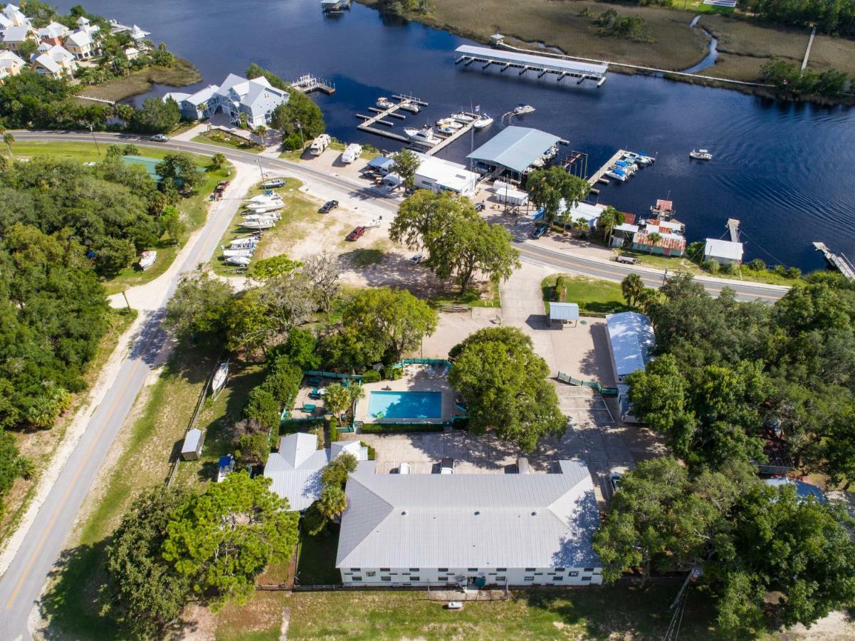 Steinhatchee River Inn And Marina Экстерьер фото
